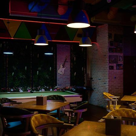 Doubletree By Hilton Doha - Al Sadd Hotel Luaran gambar The interior of a nightclub in Yerevan
