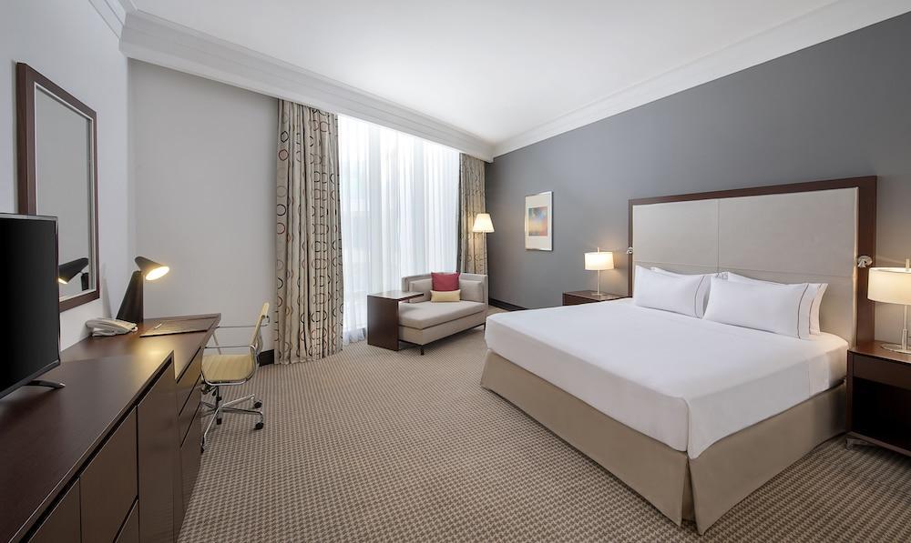 Doubletree By Hilton Doha - Al Sadd Hotel Luaran gambar A room at the Hilton London Heathrow