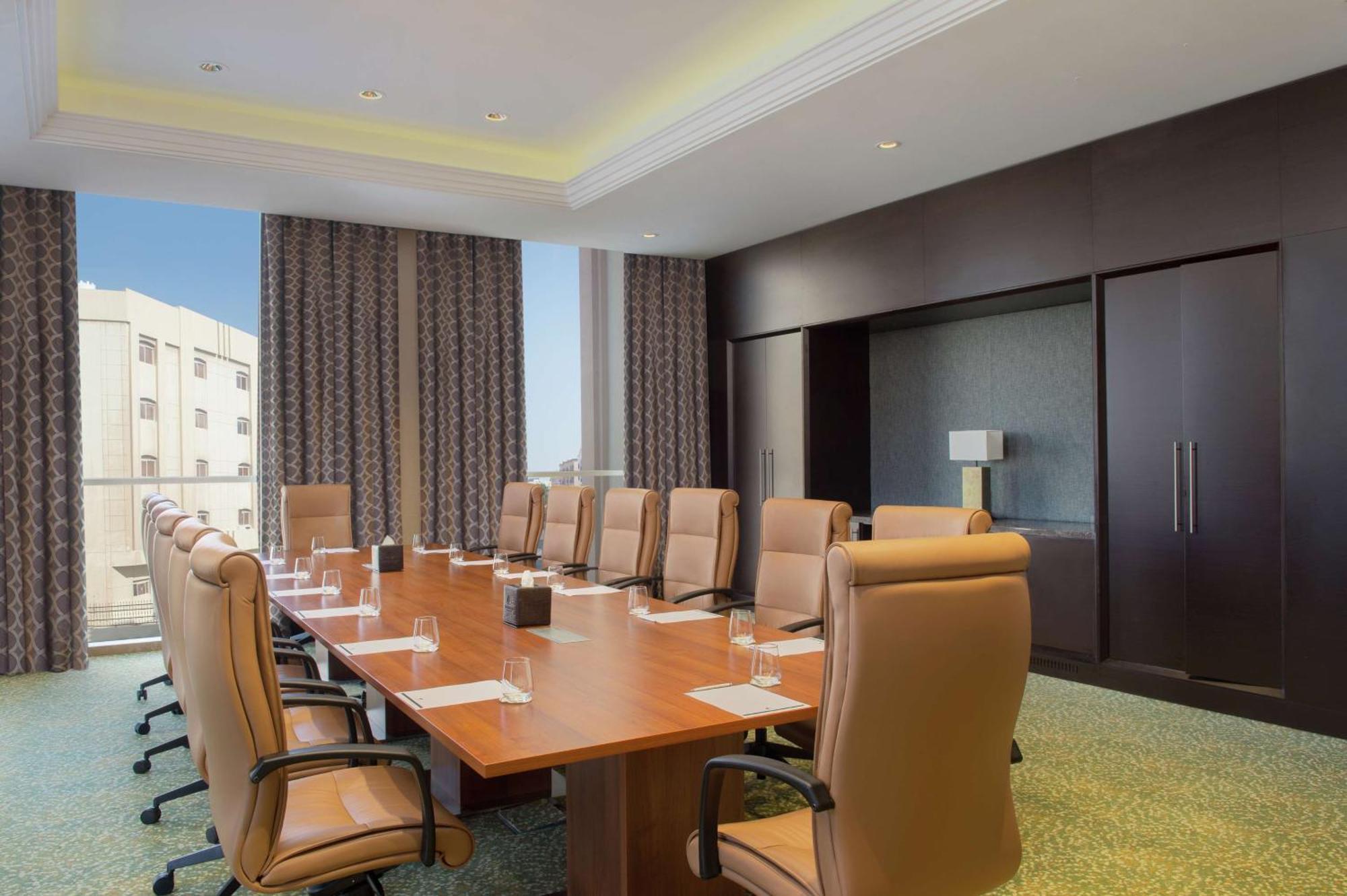 Doubletree By Hilton Doha - Al Sadd Hotel Luaran gambar Boardroom