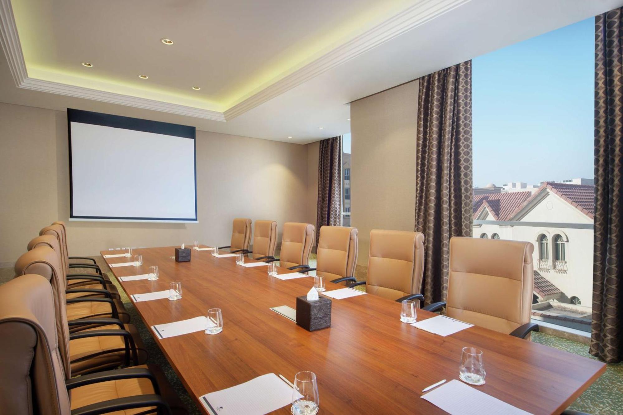 Doubletree By Hilton Doha - Al Sadd Hotel Luaran gambar Meeting room