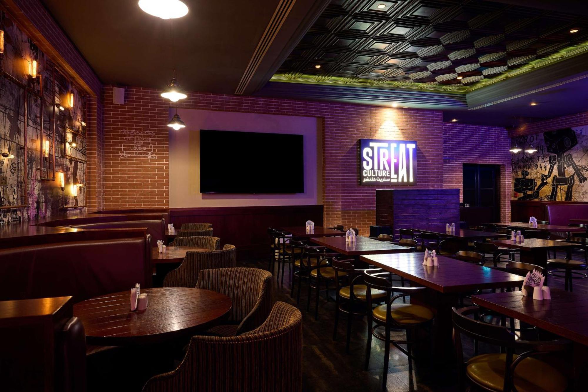 Doubletree By Hilton Doha - Al Sadd Hotel Luaran gambar The interior of Siren Records
