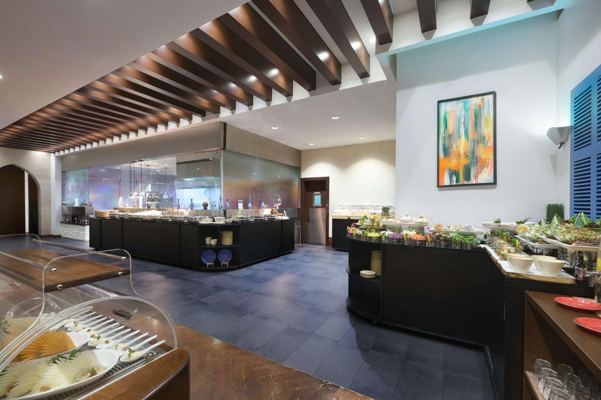 Doubletree By Hilton Doha - Al Sadd Hotel Luaran gambar The restaurant