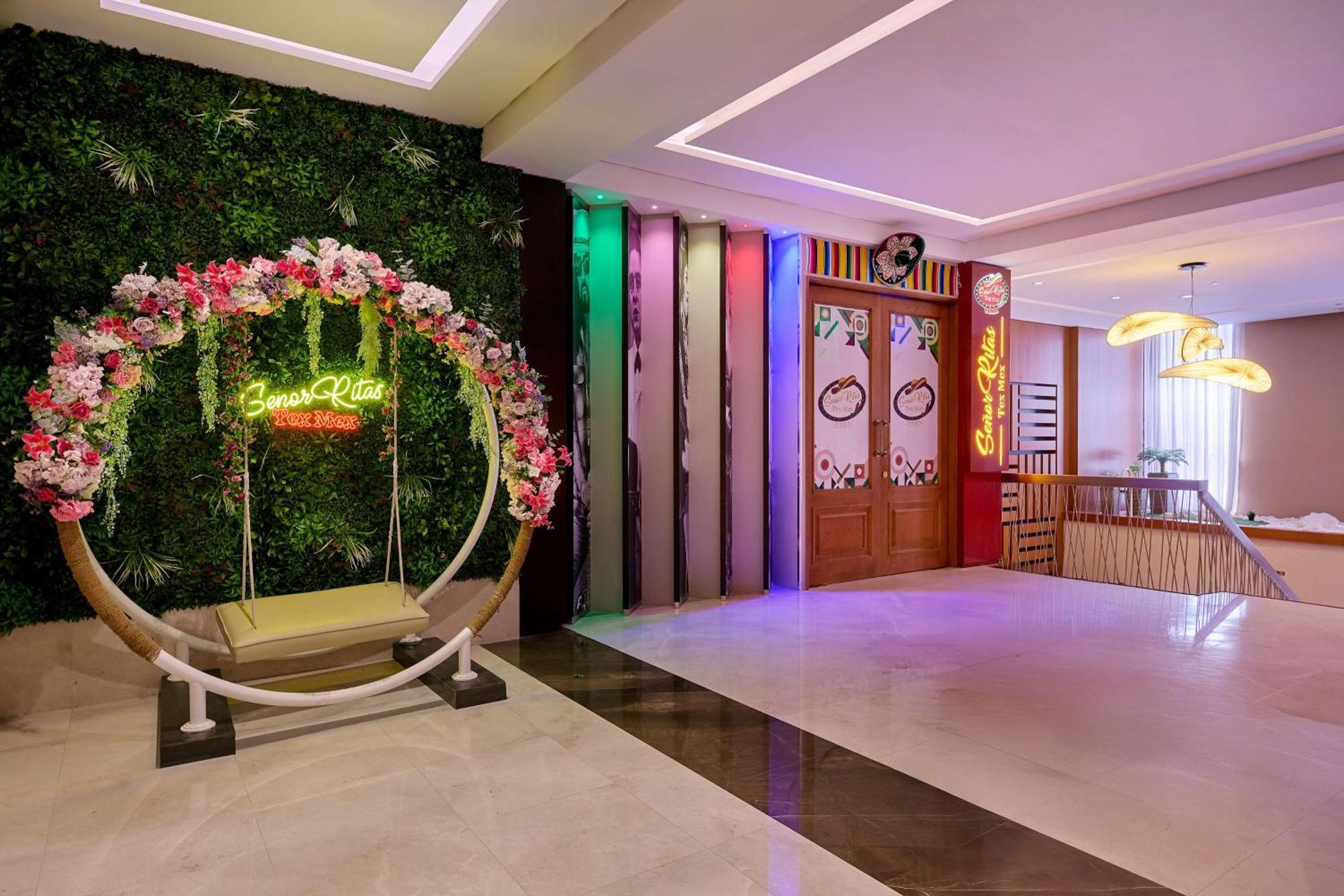 Doubletree By Hilton Doha - Al Sadd Hotel Luaran gambar The lobby of the hotel